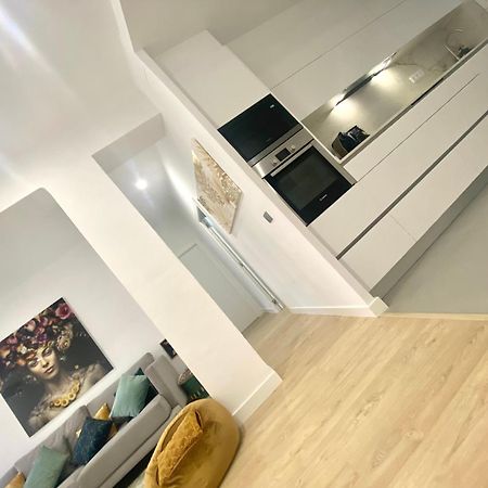 Barcelona Chic Apartments- Free Parking - 10 Min From Bcn City Centre By Metro 외부 사진