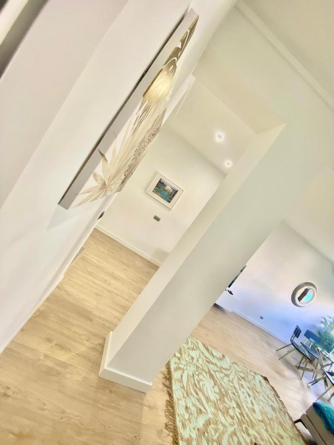 Barcelona Chic Apartments- Free Parking - 10 Min From Bcn City Centre By Metro 외부 사진