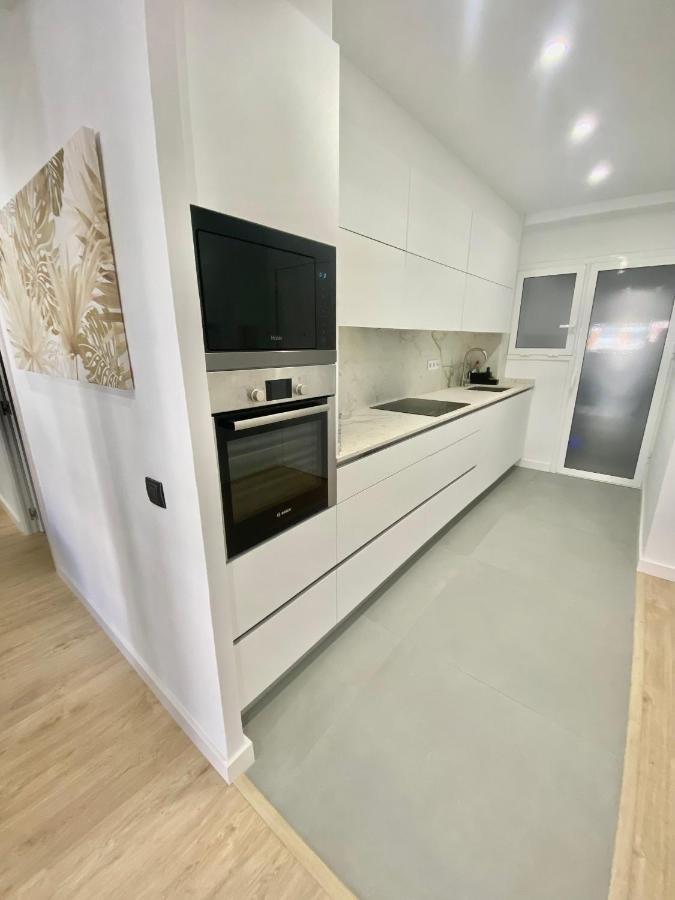 Barcelona Chic Apartments- Free Parking - 10 Min From Bcn City Centre By Metro 외부 사진