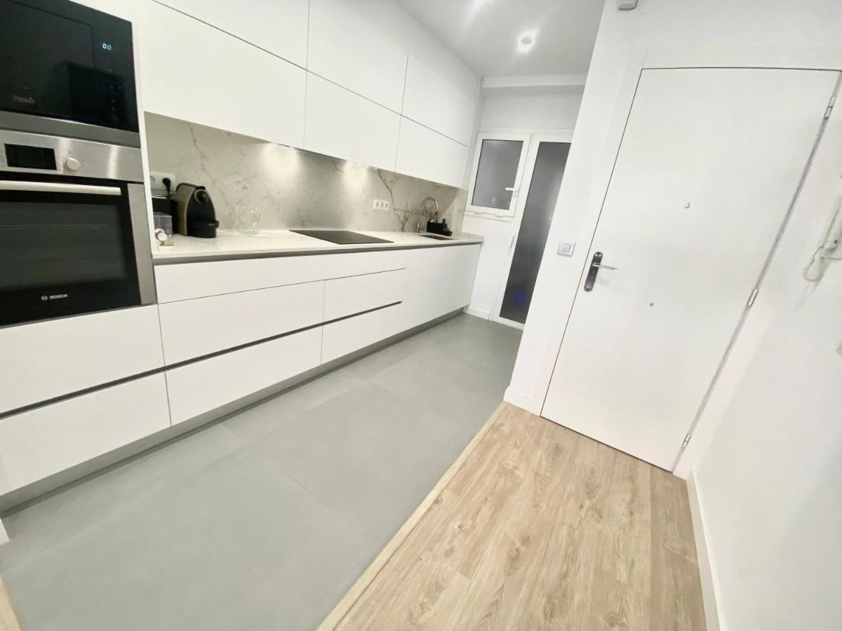 Barcelona Chic Apartments- Free Parking - 10 Min From Bcn City Centre By Metro 외부 사진