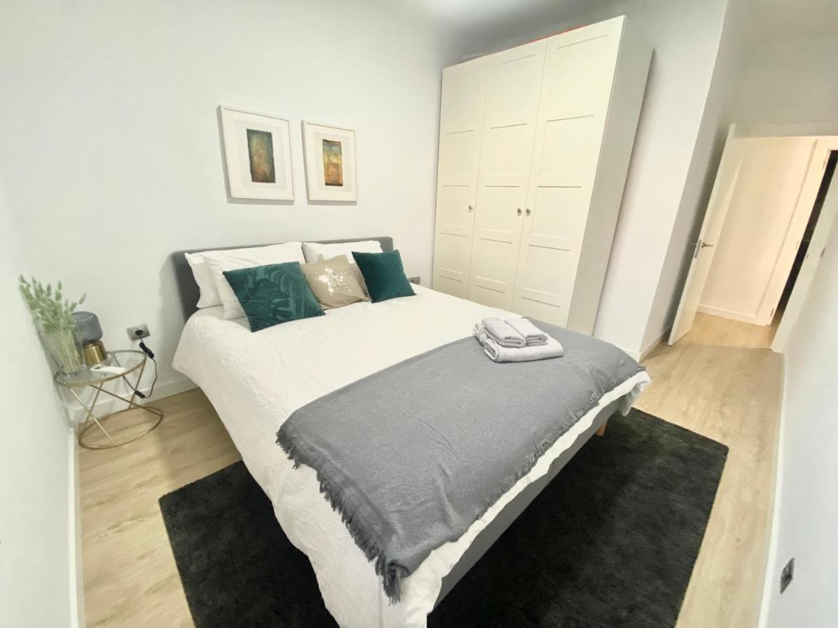 Barcelona Chic Apartments- Free Parking - 10 Min From Bcn City Centre By Metro 외부 사진