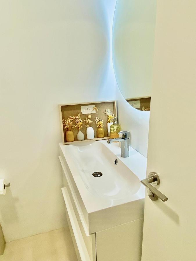 Barcelona Chic Apartments- Free Parking - 10 Min From Bcn City Centre By Metro 외부 사진