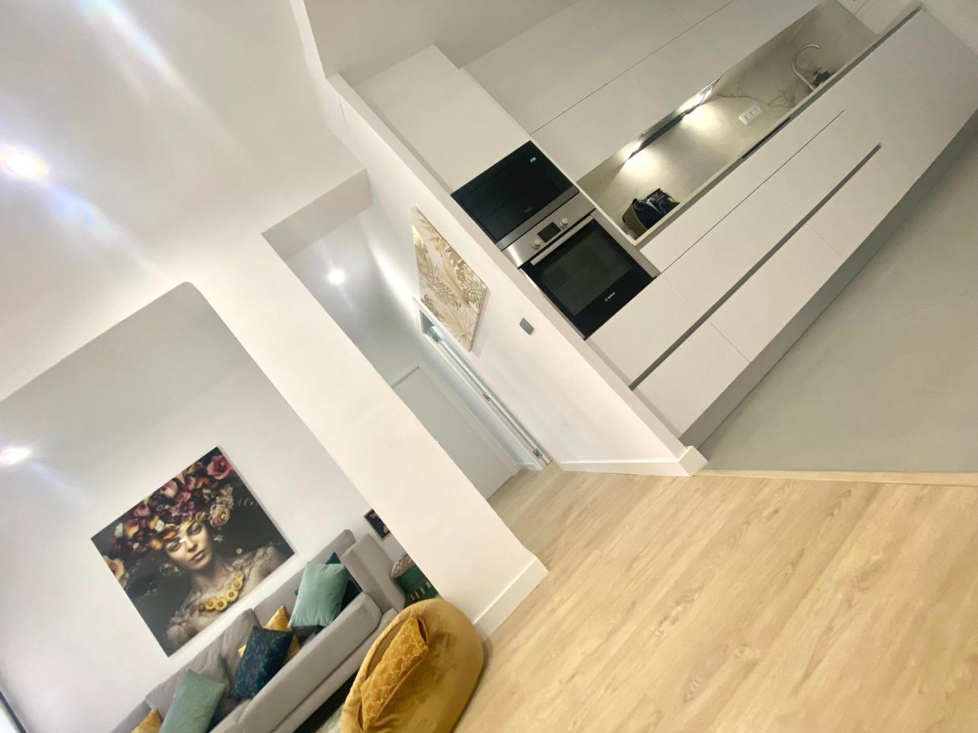 Barcelona Chic Apartments- Free Parking - 10 Min From Bcn City Centre By Metro 외부 사진