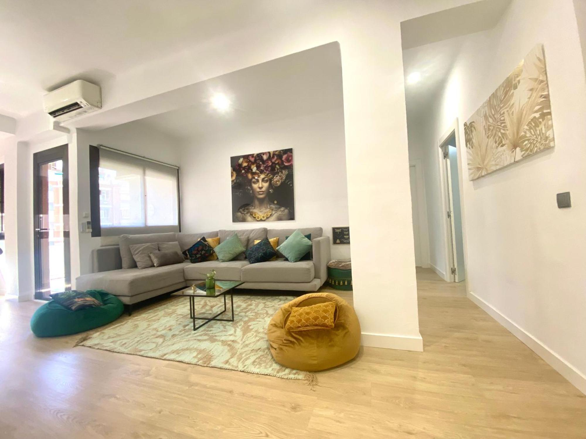 Barcelona Chic Apartments- Free Parking - 10 Min From Bcn City Centre By Metro 외부 사진