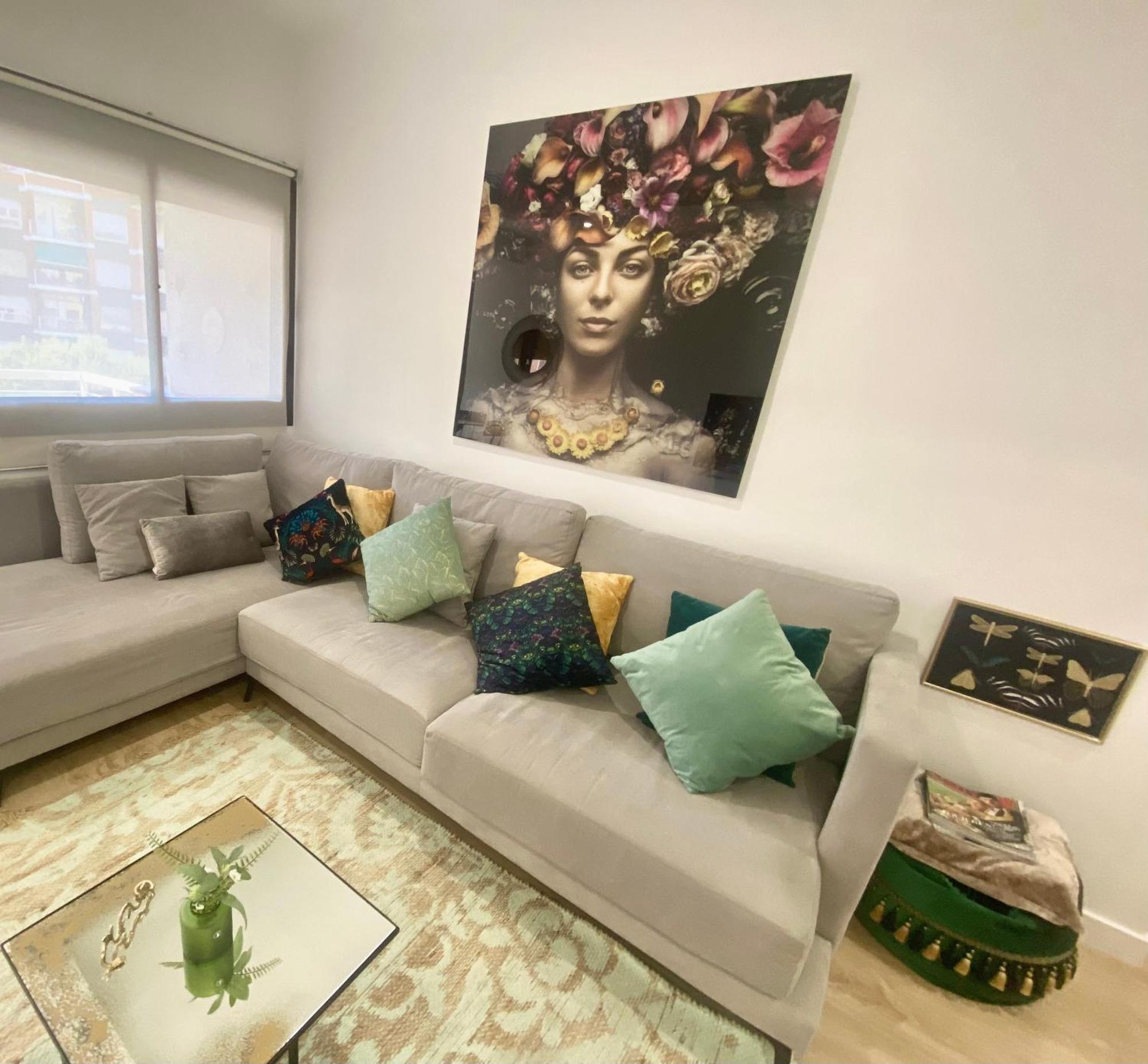 Barcelona Chic Apartments- Free Parking - 10 Min From Bcn City Centre By Metro 외부 사진